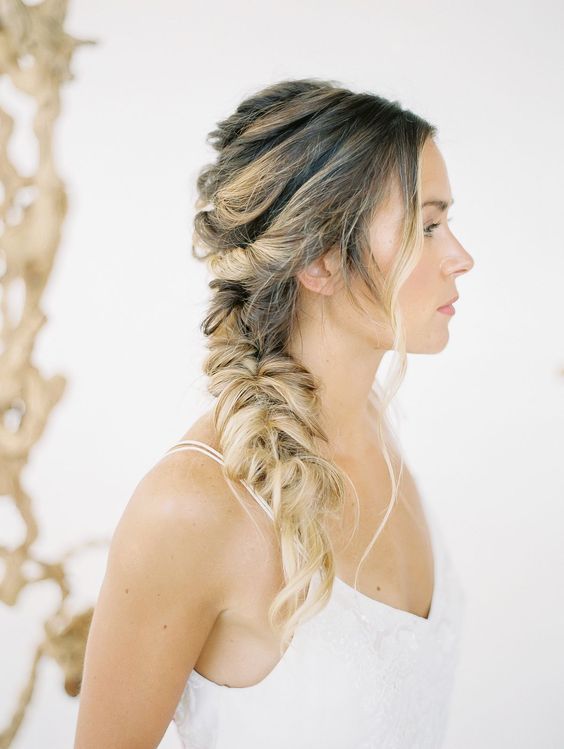 treccia a spina di pesce boho sposa, acconciature sposa trecce particolari
