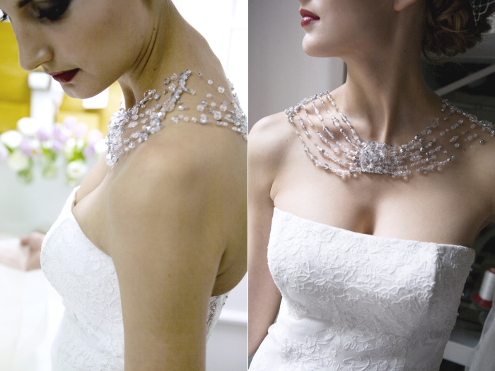 sposa con collana in cristalli bianca e argento