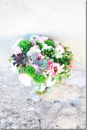 bouquet fiori verdi rosa e bianchi