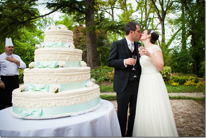 bianco e tiffany, foto torta nuziale, taglio della torta,brindisi sposi, wedding cake a piani,