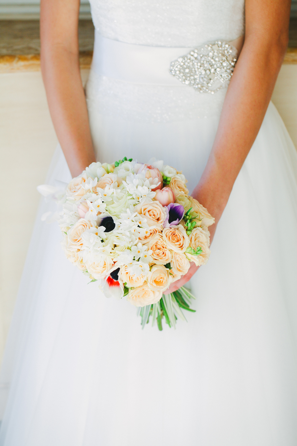 bouqets rotondo sposa, bouquets invernali, ispirazioni bouquets sposa, bouquets sposa con anemoni.
