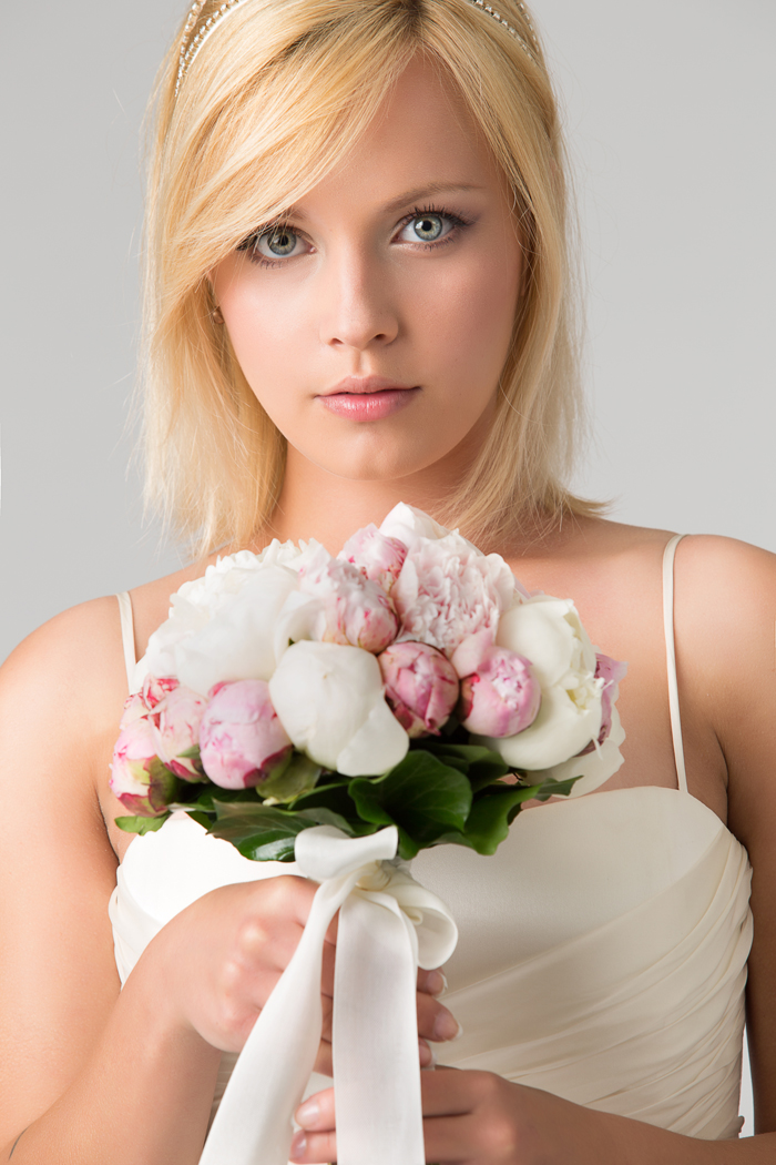 cerchietto sposa strass, cerchietto doppio, bouquets sposa peonie, peonie sposa bianche e rosa, acconciature sposa corti, COUTURE HAYEZ ATELIER SPOSA MILANO FOTO ERIKA DI VITO