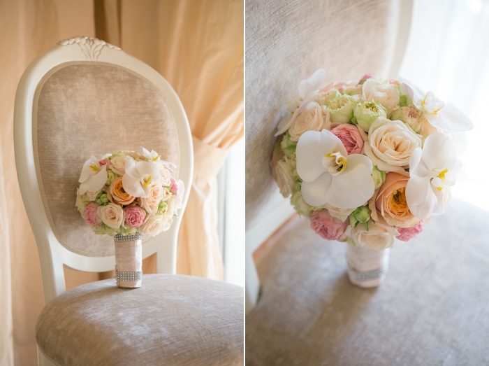 bouquets-sposa-rotondo-bianco-pesca-rose-orchidee-foto-michele-dellutri
