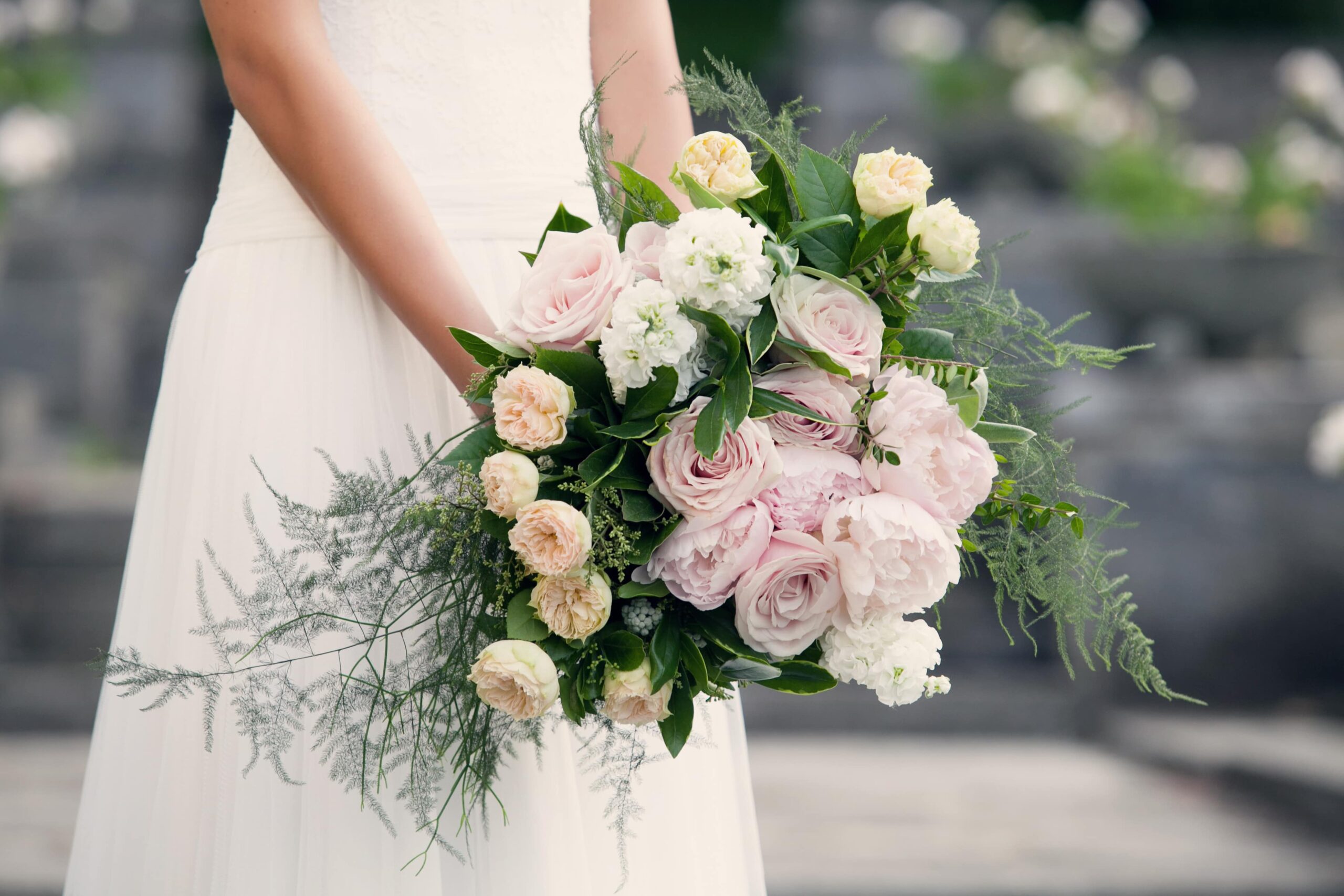 bouquet rose rosa, bouquet chiaro sposa, couture hayez la leggerezza