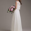 sposa con bouquet, abiti sposa destrutturati, abito sposa couture