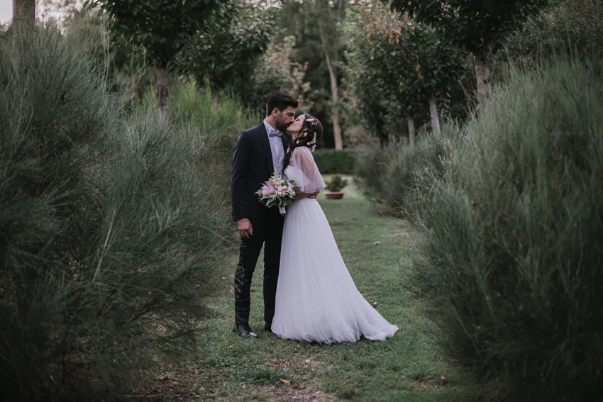 Gianluca Gazzoli,foto sposi nel giardino della tenuta cortebella,sara bolla, gianluca gazzoli,matrimonio