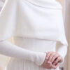 Coprispalle sposa bianco in maglia indossato per matrimonio