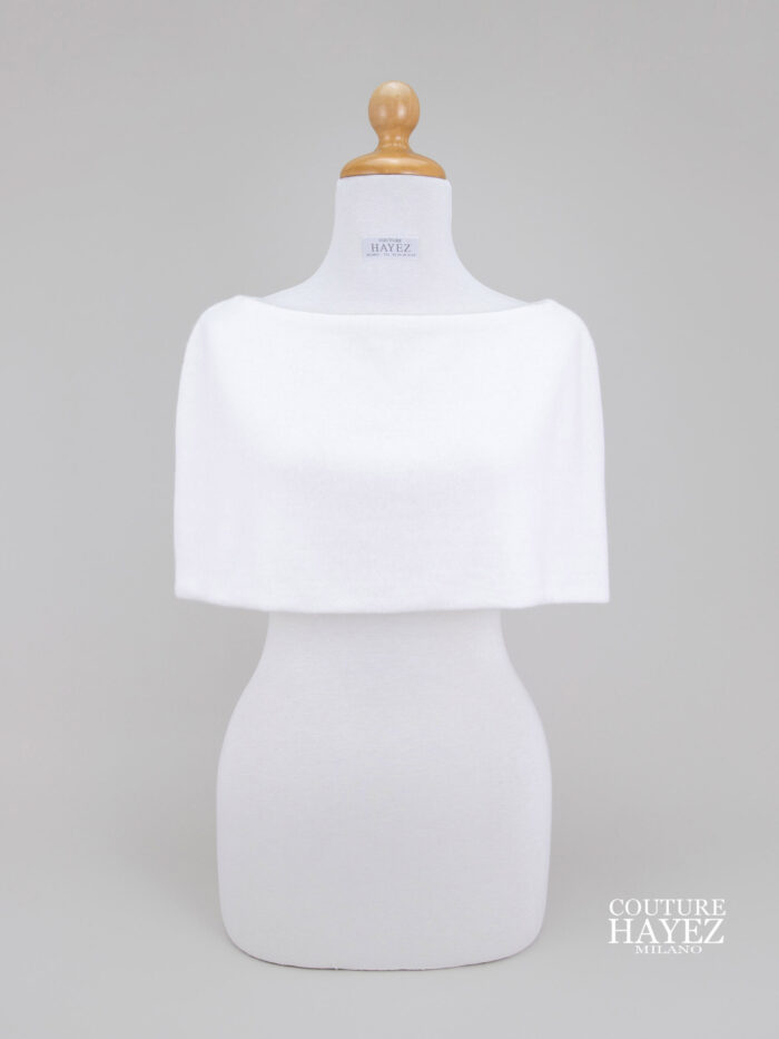 coprispalle da sposa a mantellina in lana e angora bianca, realizzato a mano con cura artigianale