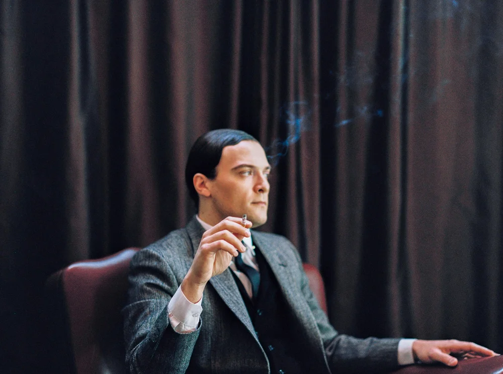 completo sposo in stile peaky blinders, abito sposo in tweed inglese, abito da sposo grigio