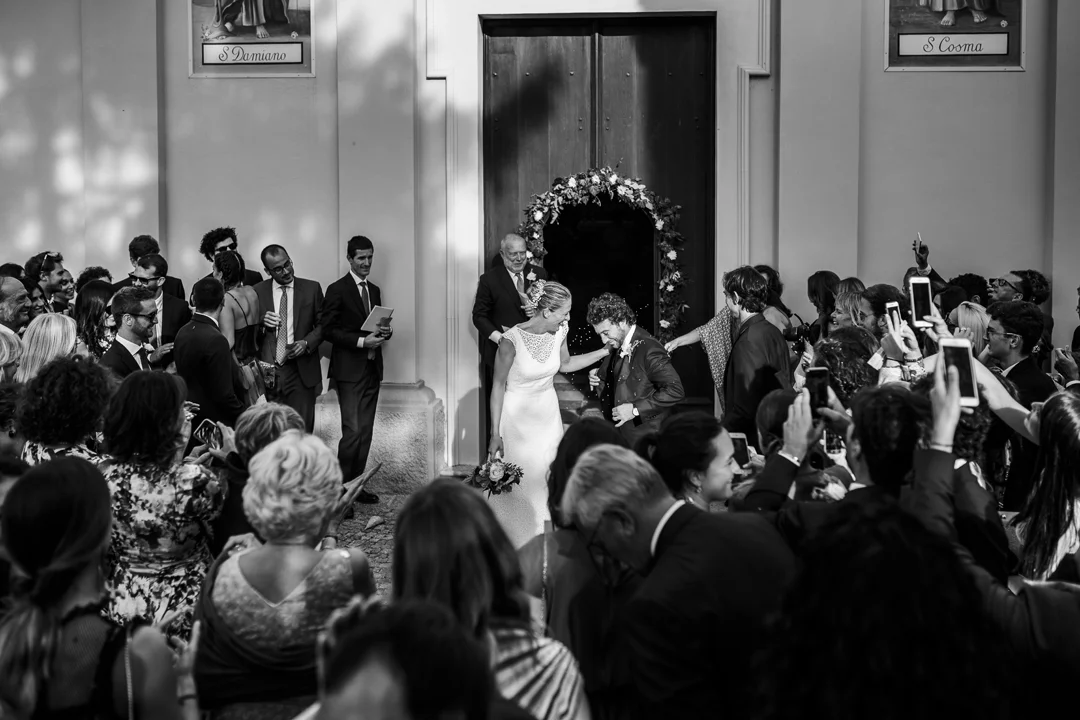 uscita dalla chiesa sposi