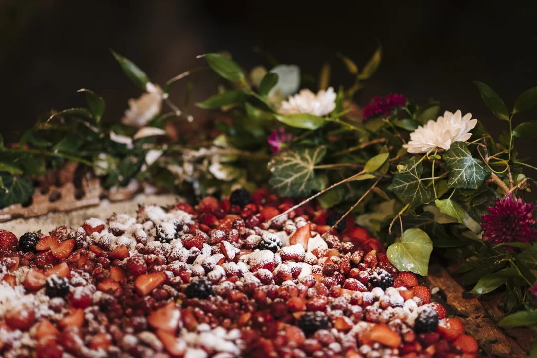 torta di nozze ai frutti di bosco selvatici, catering villa sparina