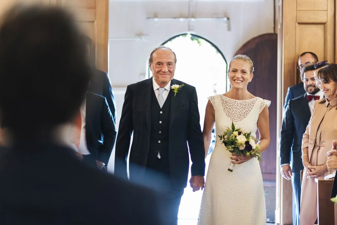 la sposa al braccio del padre, entrata in chiesa,