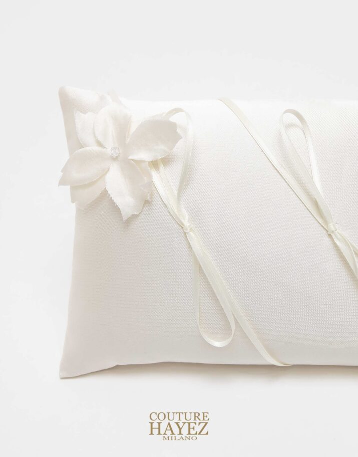cuscino portafedi avorio, cuscino portafedi con fiore, cuscinetti portafedi online