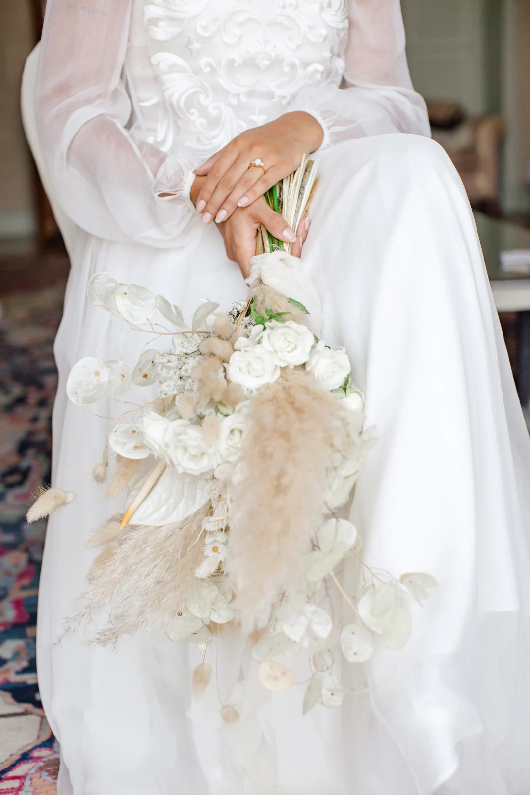 bouquet da sposa bianco con pampas
