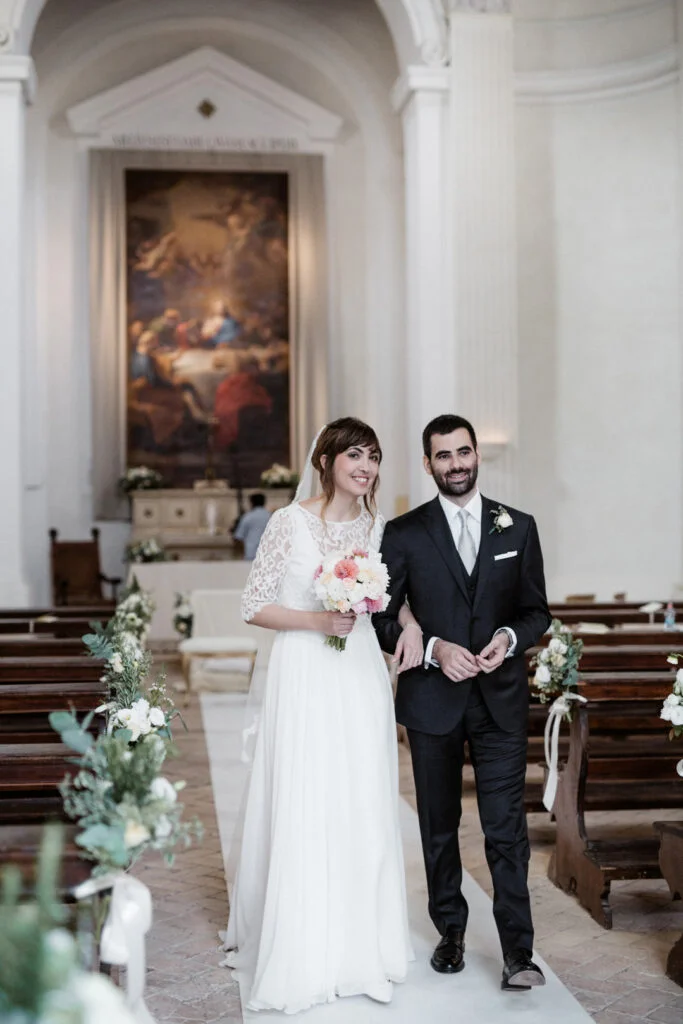 gli sposi escono dalla chiesa, le spose di couture hayez, sposa unica