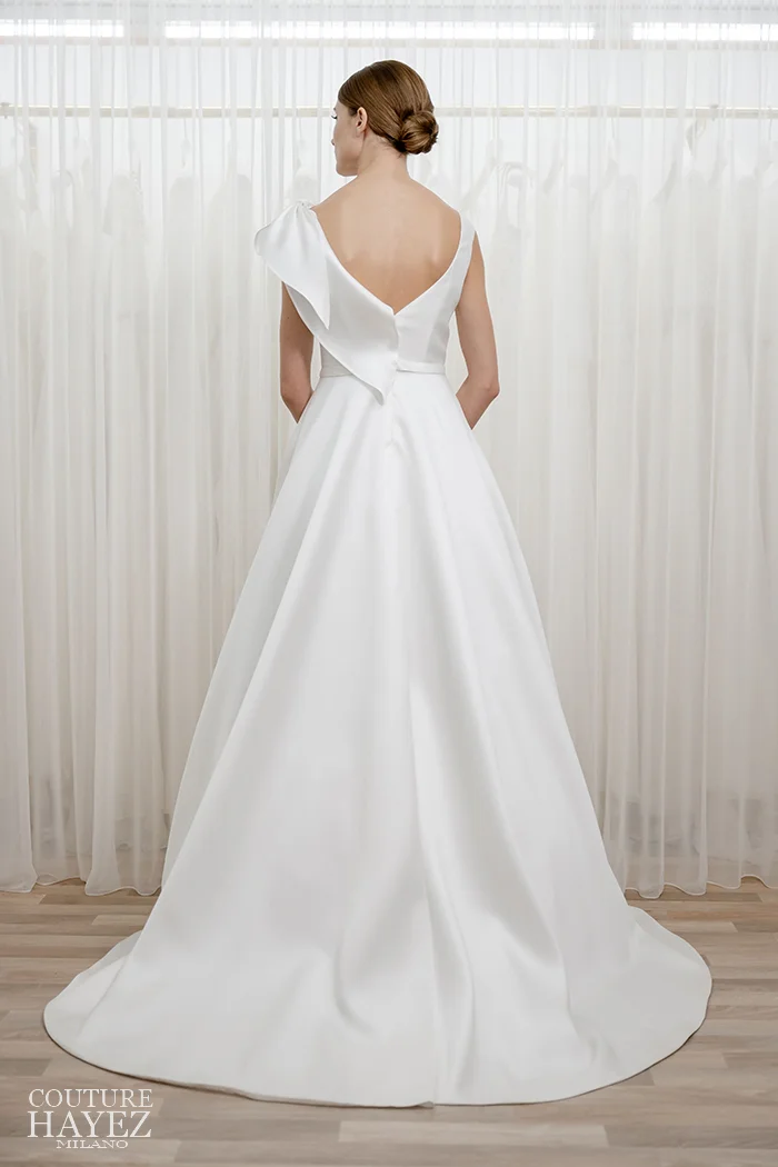 abito da sposa tendenze 2022, abito da sposa couture hayez elegante, atelier sposa milano, abito da sposa con fiocco scultoreo