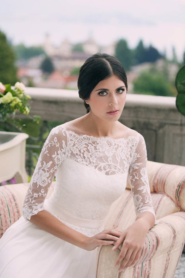 Corpetto con scollo a cuore in pizzo, collezione Eleganza, Abito Elle Couture Hayez.
