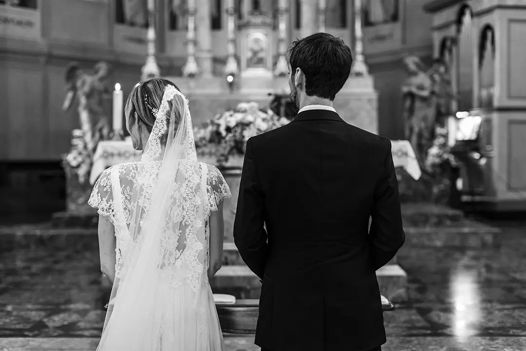 gli sposi all'altare 