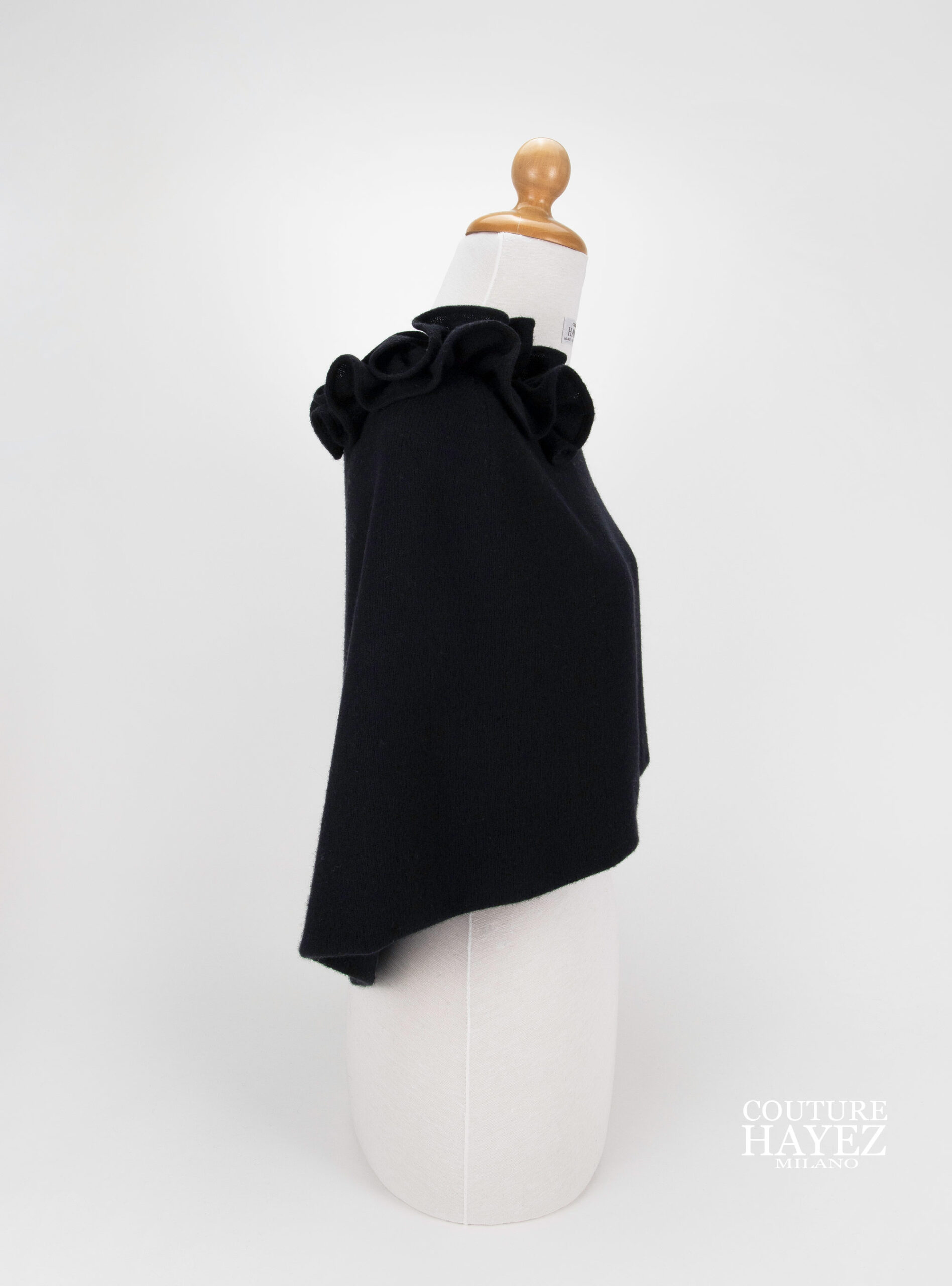coprispalle per abito elegante nero con decorazione su spalla