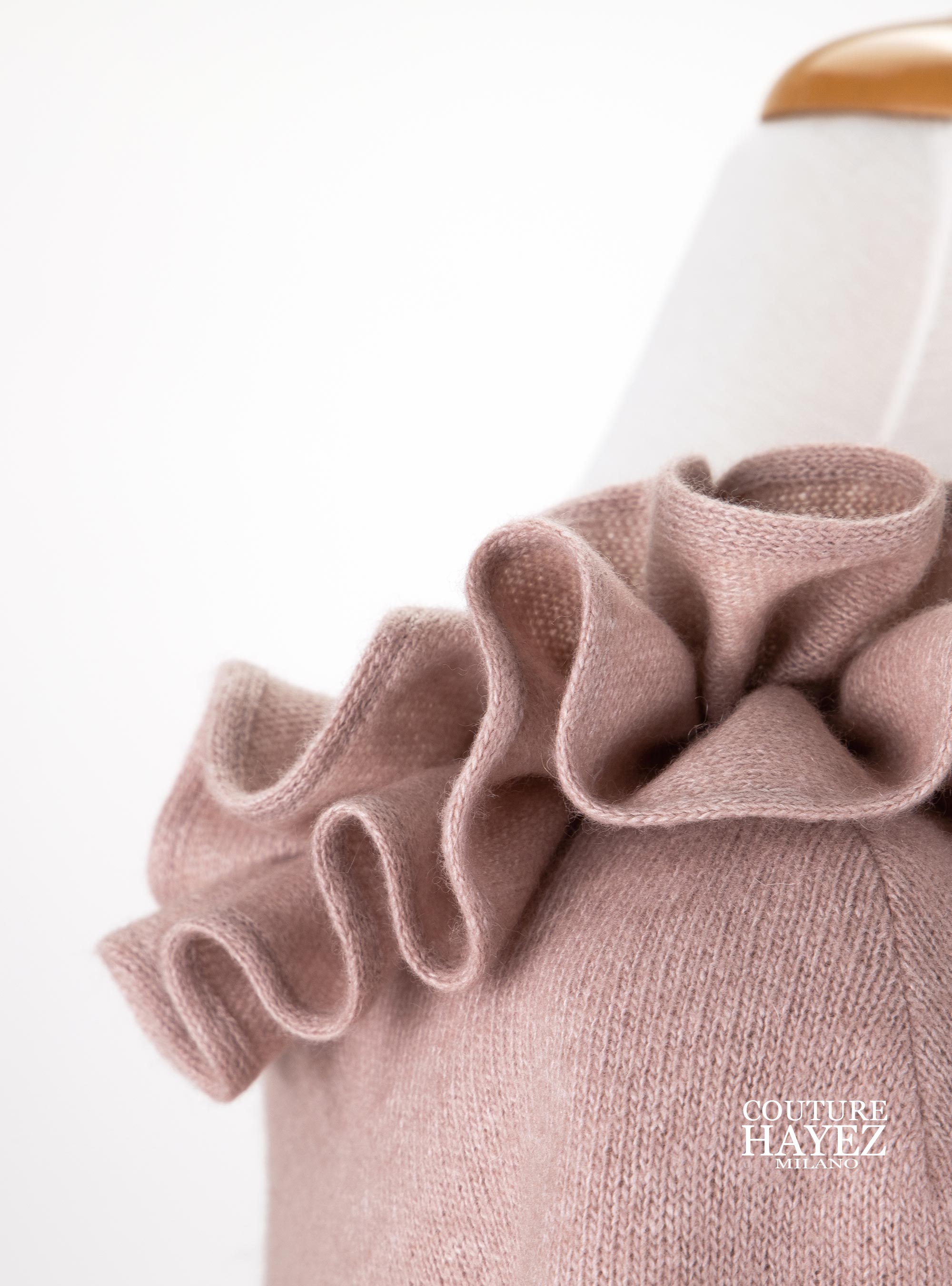 ruche in maglia su spalla mantella in lana donna