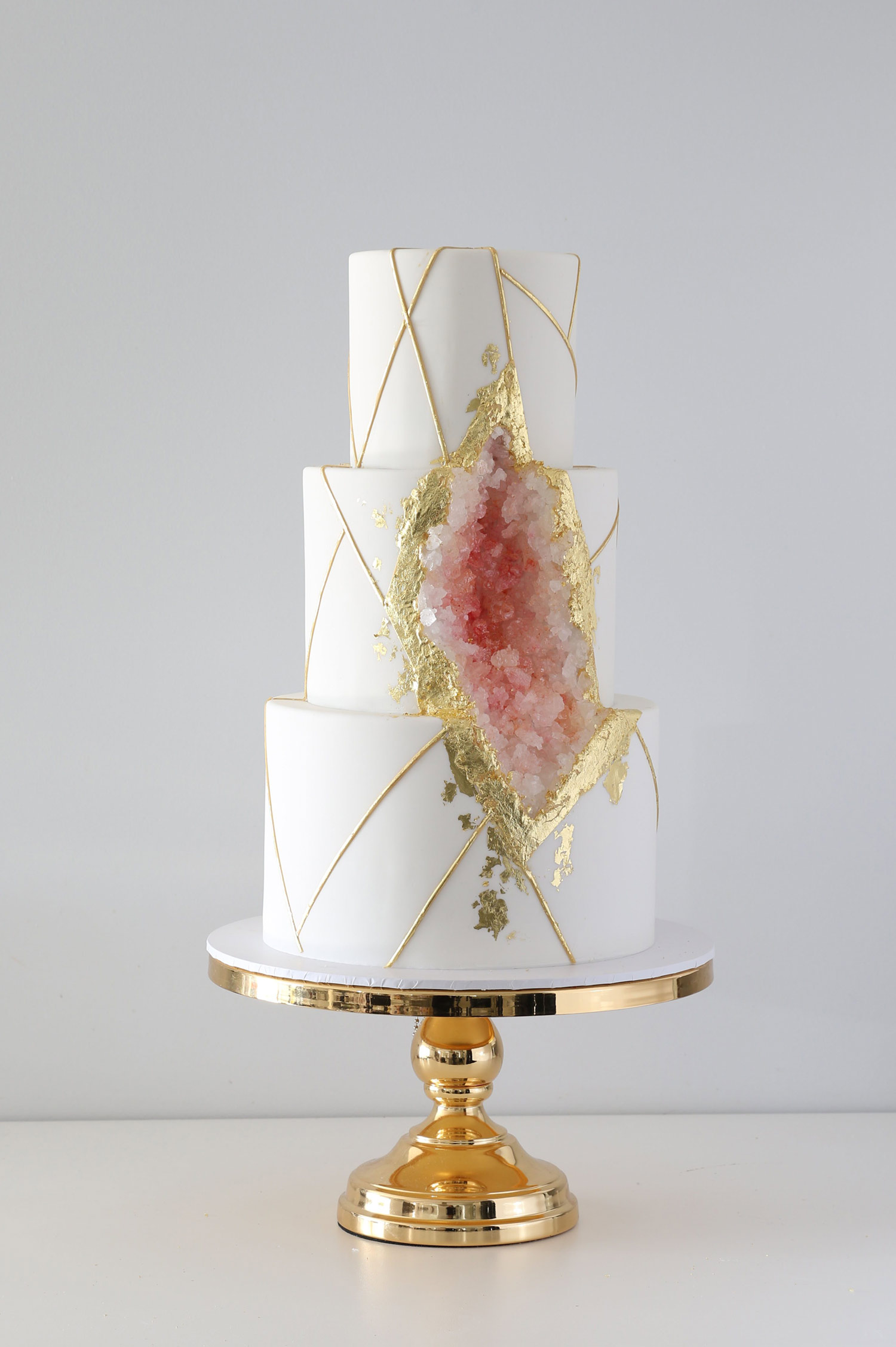 torta nuziale con geode preziosa