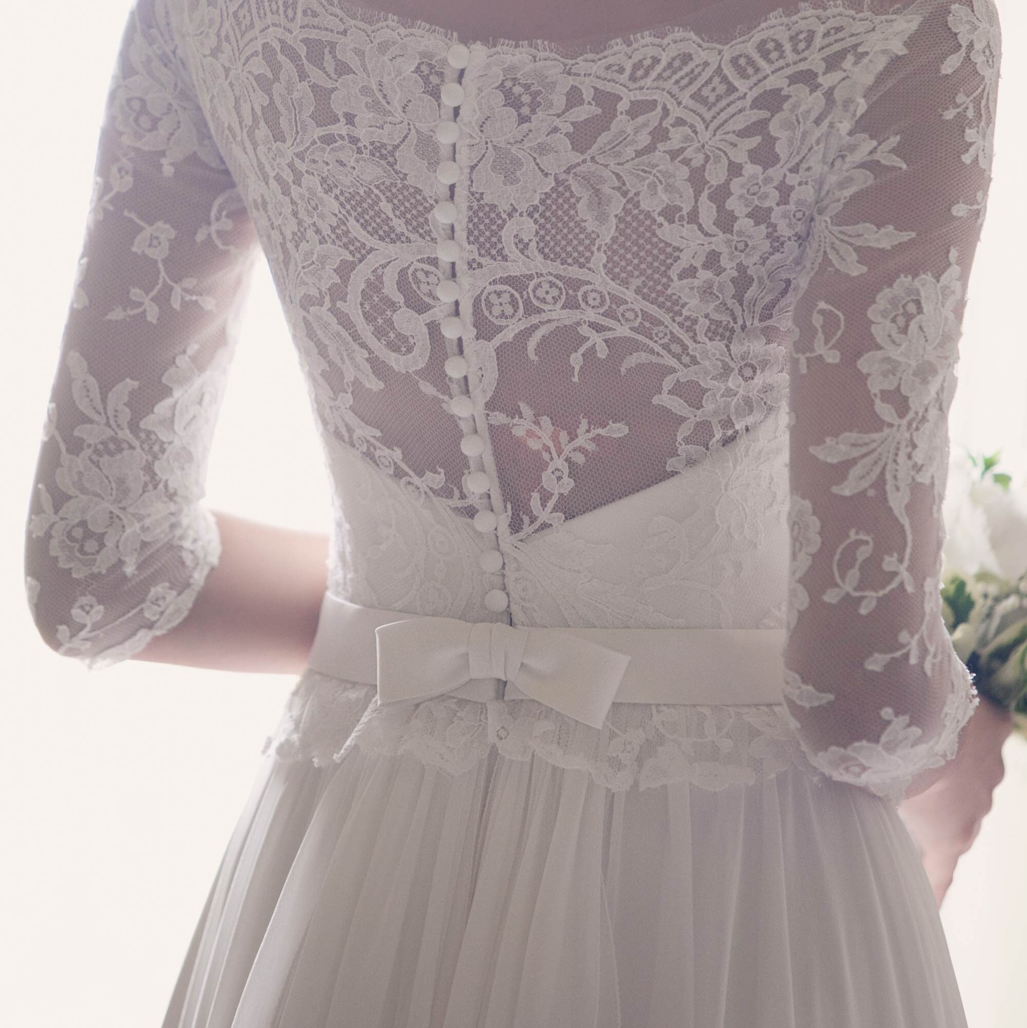 abito da sposa in pizzo francese chantilly modello Ella Couture Hayez Milano 